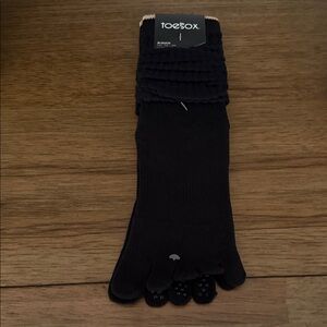 ToeSox Black/Camel Grip Slouch Toe Socks